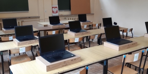 Szkoły podstawowe z nowymi laptopami