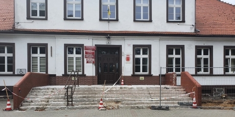 Remont schodów dworku w Dusznikach