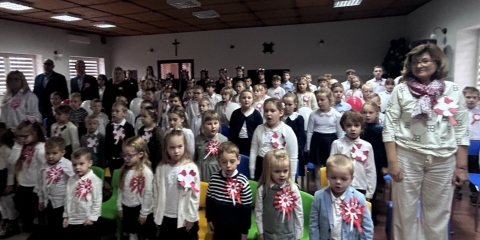 Narodowe Święto Niepodległości w szkole w Sędzinku