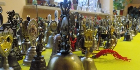 Wystawa dzwonków z kolekcji Tomka Grześkowiaka