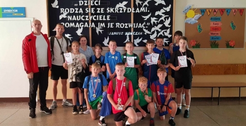 Uczniowie SP Duszniki w zawodach Finału Miejskiego Czwartków Lekkoatletycznych z nauczycielami