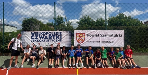 Uczniowie SP Duszniki w zawodach Finału Miejskiego Czwartków Lekkoatletycznych z nauczycielem