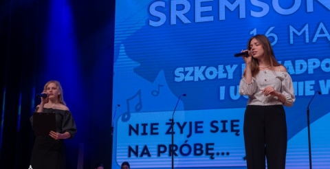 Uczennica i absolwentka SP Grzebienisko na festiwalu Śremsong 2024