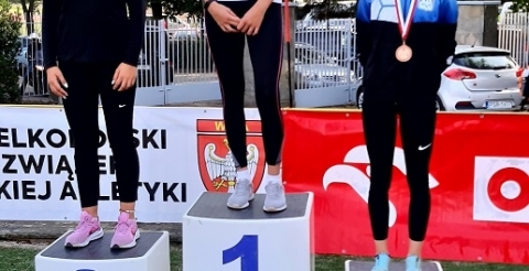Wiktoria Kosiorek na drugim miejscu podium Mistrzostw międzywojewódzkich